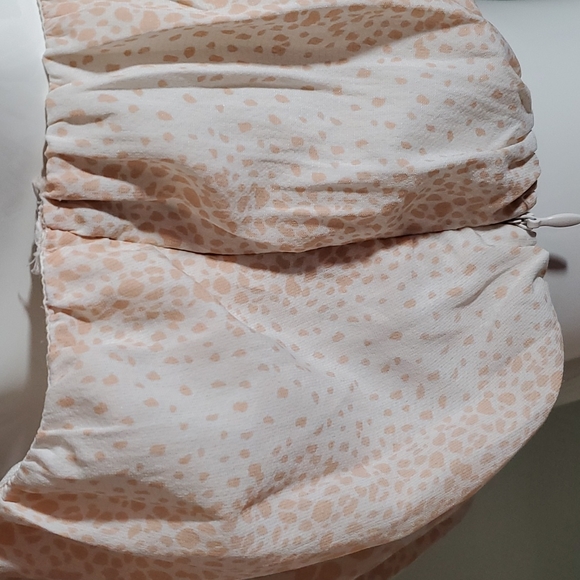 FOREVER 21 Shoulder Strap Crop Top. Off-white w/Peach Animal Print-Side Zip-Sz M - Picture 2 of 10